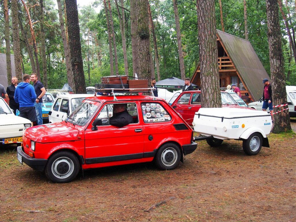19 Ogólnopolski Zlot Fiata 126 to bez wątpienia może być jeden z najciekawszych zlotowych hitów tego lata. 11 sierpnia w Osadzie Puszczańskiej - Ośrodku PTTK Tułowice spotkają się wielbiciele, pasjonaci oraz posiadacze popularnych polskich "maluchów.