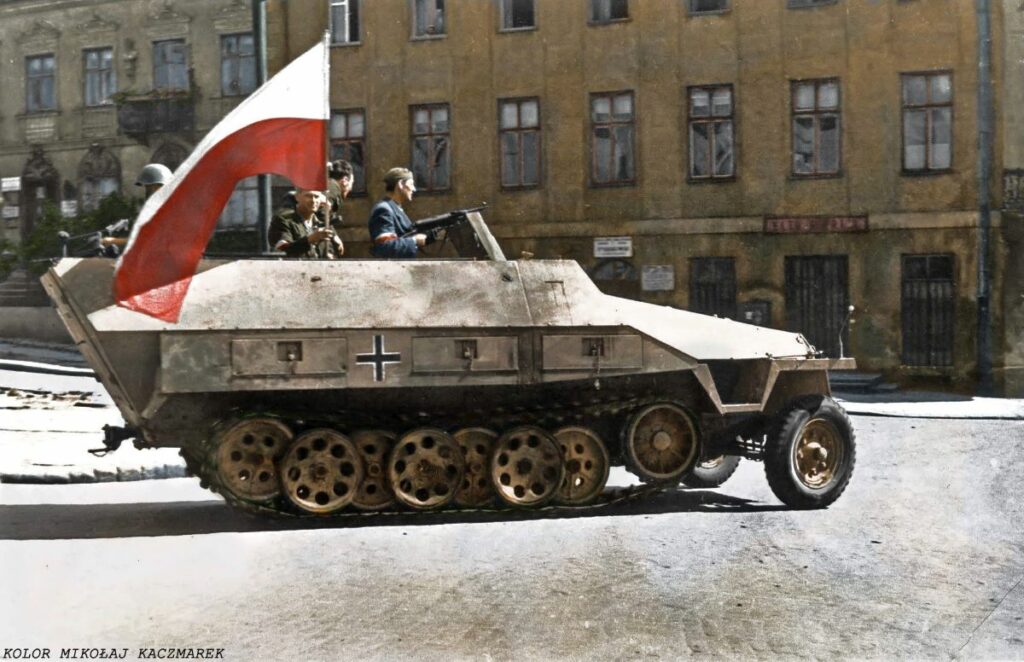 Miast moje Powstanie Warszawskie na Powiślu (kolor M.Kaczmarek) Sd.Kfz. 251 – podstawowy półgąsienicowy transporter opancerzony armii niemieckiej w czasie II wojny światowej