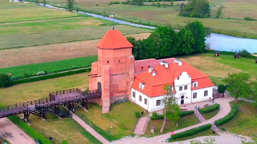 XX Turniej Rycerski o Pierścień Księżnej Anny na Zamku w Liwie - widok zamku z lotu ptaka