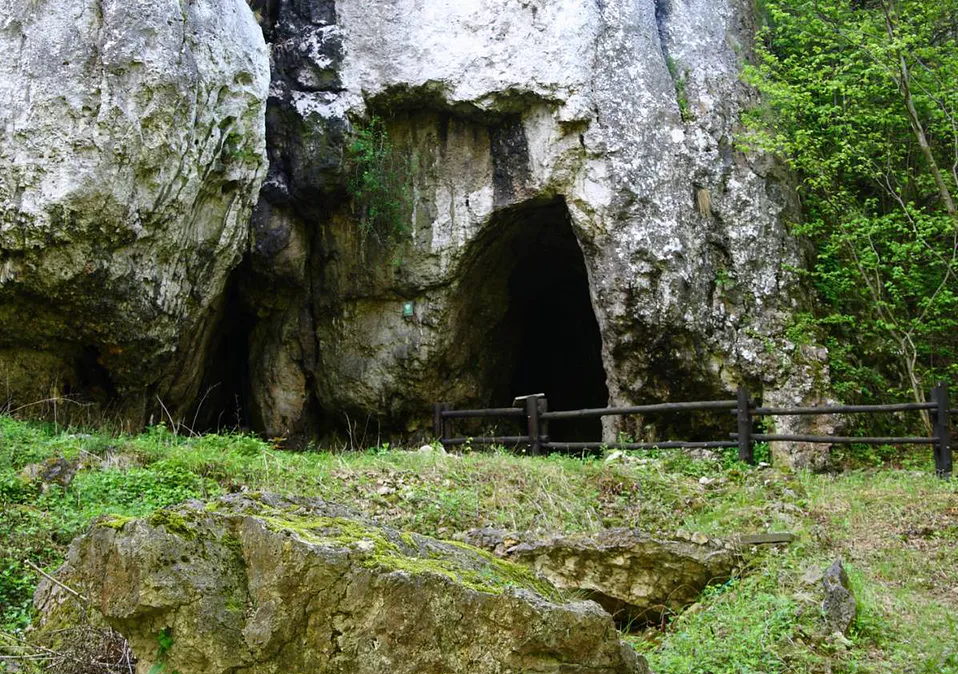 lX Ogólnopolski Zlot Dacii 25-27 08 - jaskinia