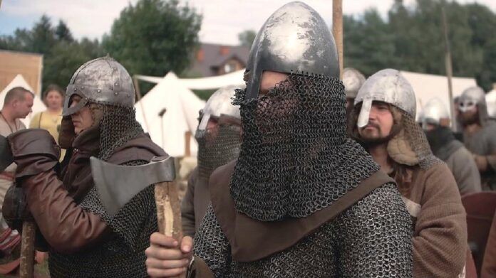 Karpacka Troja XI Festiwal Archeologiczny - woje czekają na wejście do strefy bitwy