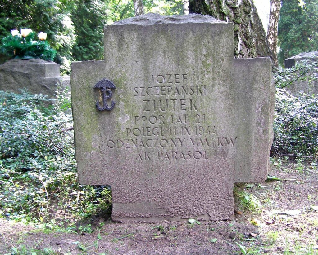 Grób Józefa Szczepańskiego ps. Ziutek na Cmentarzu Powązkowskim Wojskowym w Warszawie (fot. Zu )