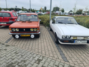 Polski Fiat 125p i Ford Capri III na imprezie Piaseczyński Rajd Kasetowy