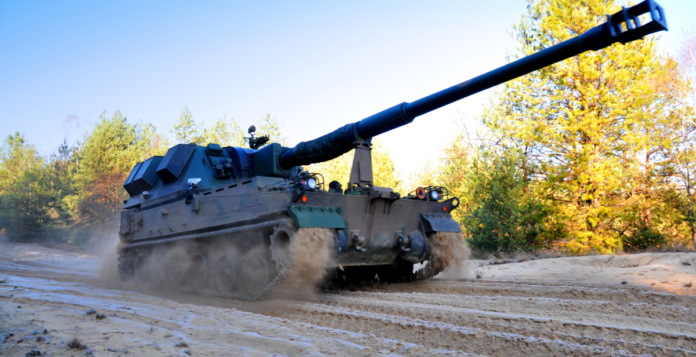 Premier Donald Tusk zapowiada historyczną zmianę: setki miliardów złotych z zamówień publicznych trafią do polskich firm! 🇵🇱 To realne wzmocnienie przemysłu obronnego i energetycznego oraz fundament naszej suwerenności. Koniec z beztroskim wydawaniem pieniędzy za granicą. Patriotyzm gospodarczy rządu TUSKA?