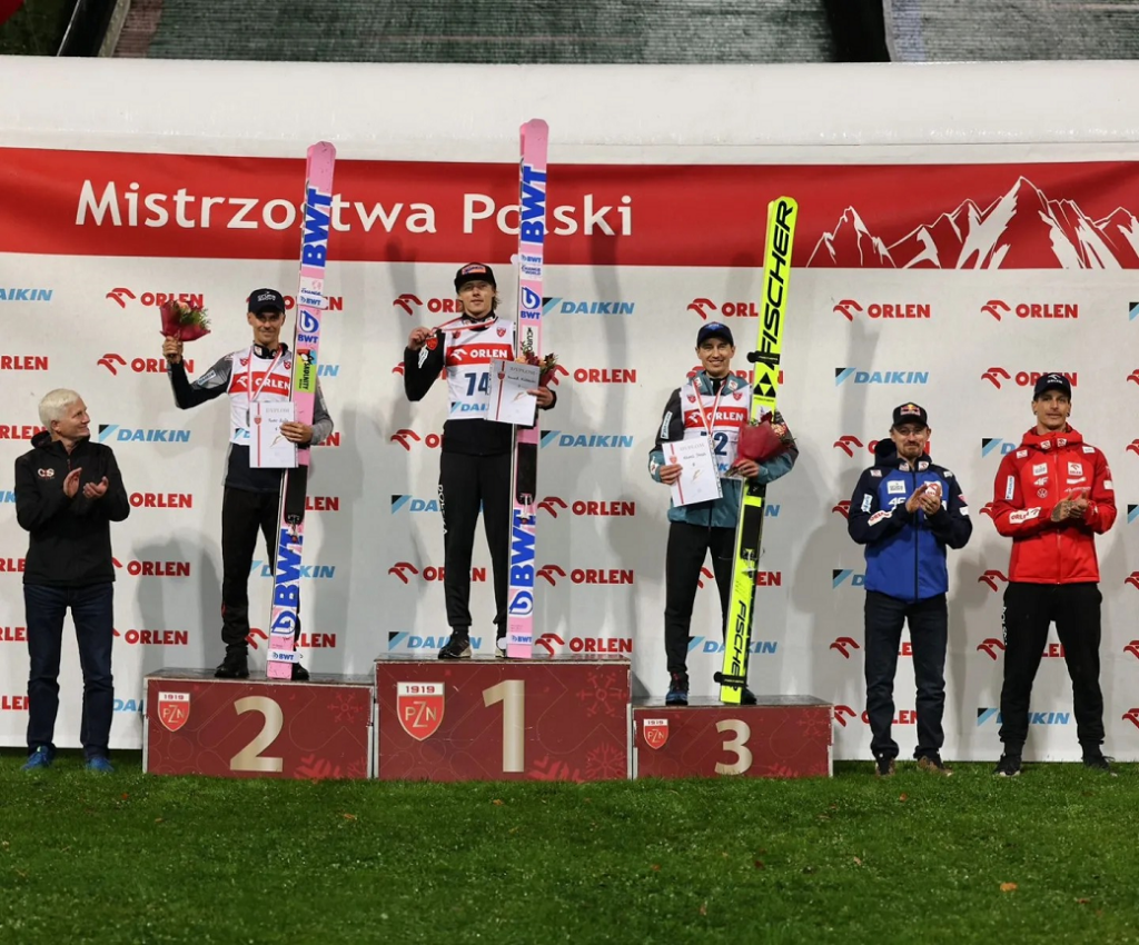 Na zdjęciu - Dekoracja medalowa Letnich Mistrzostw Polski z konkursu indywidualnego mężczyzn.