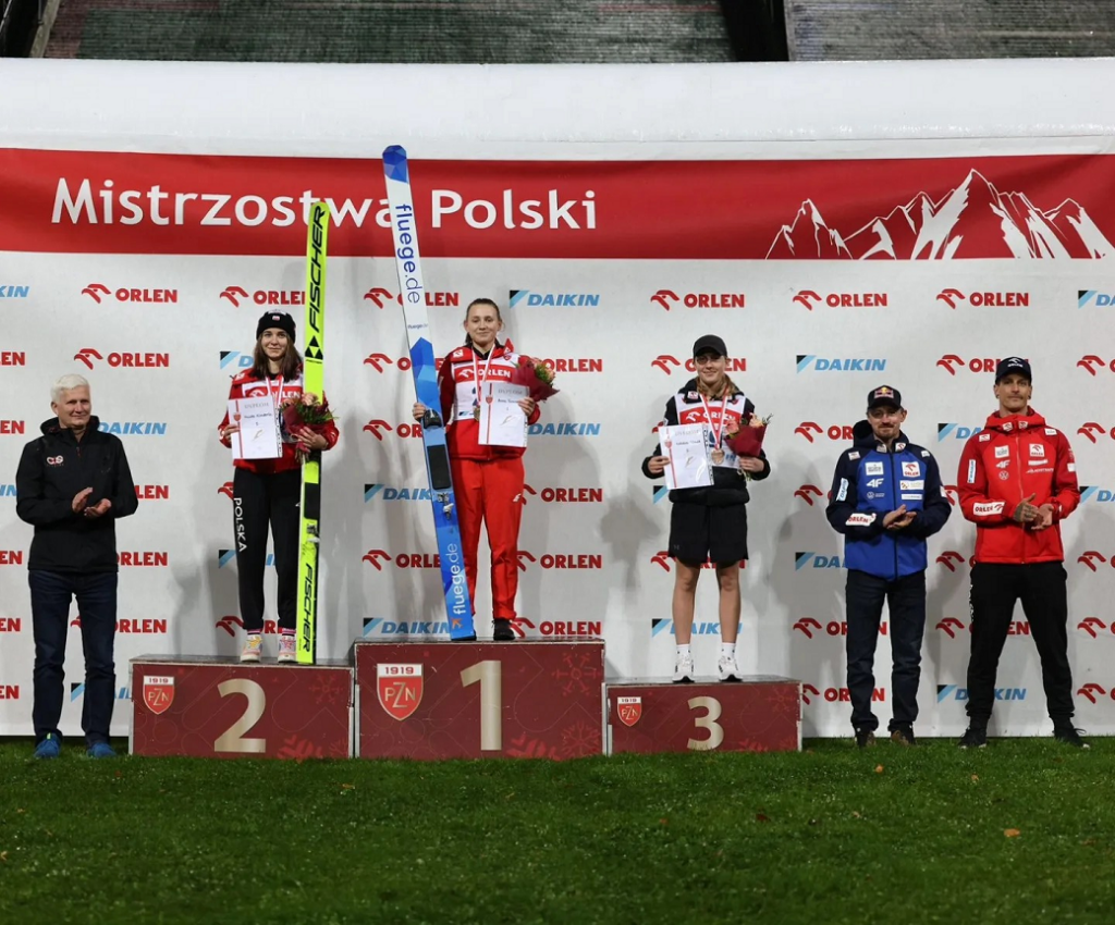 Na zdjęciu - Dekoracja medalowa Letnich Mistrzostw Polski z konkursu indywidualnego kobiet.