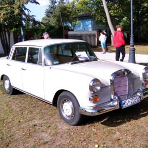 samochód Mercedes i Pałac Zegrzyński - relacja z wydarzenia