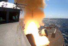 Amerykański okręt USS Carney zestrzeliwuje drony