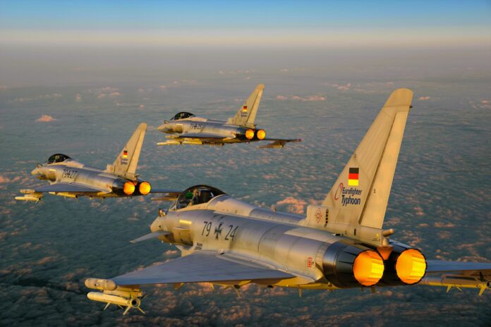 Myśliwce Eurofighter Typhoon w akcji bojowej po alarmie Alpha Scramble