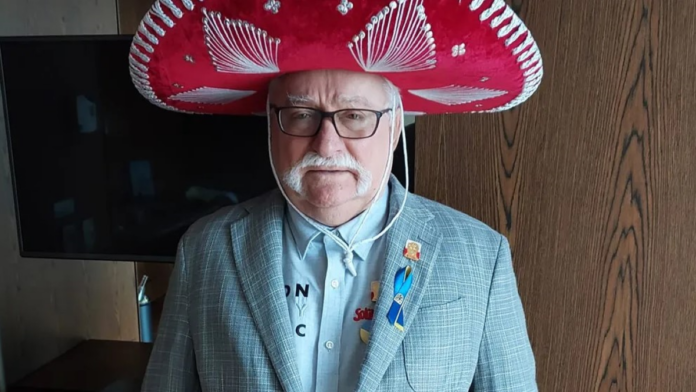 Emerytura Lecha Wałęsy Lech Walesa w meksykańskim kapeluszu (autor: Lech Wałęsa / Facebook)