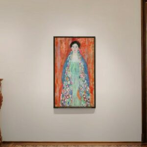 Gustav Klimt - tytułowy obraz wiszący na ścianie galerii, podczas prezentacji przed aukcją.