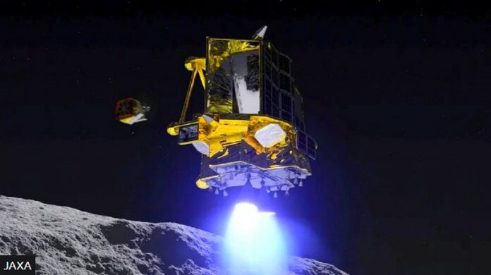 Japoński robot - grafika przedstawia złoty lądownik zbliżający się do powierzchni Księżyca. Włączony silnik rakietowy, w tle czarny kosmos