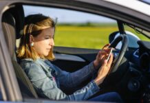 Nowy asystent kierowcy ADDW ostrzeże rozproszonych kierowców