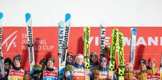 Na zdjęciu dekoracja podium po konkursie drużynowym w ZAKOPANEM. PolSKI Turniej 2024 w skokach narciarskich.