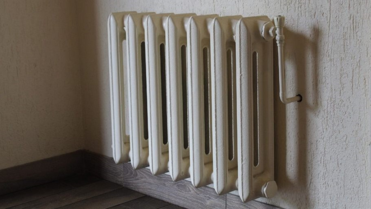 Rachunki za ogrzewanie a temperaturą w mieszkaniu, jak możemy oszczędzać. Rachunek za ciepło - kaloryfer