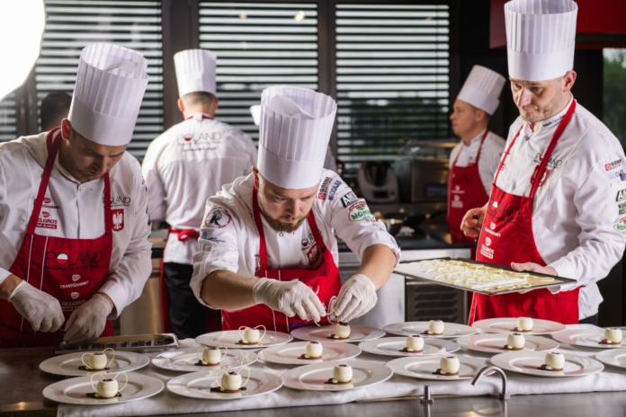 Narodowa Reprezentacja Polski Kucharzy przygotowuje się do Kulinarnej Olimpiady znanej również jako IKA Culinary Olympics.