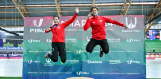 Na zdjęciu Natalia Jabrzyk i Marek Kania ze złotym medalem. Akademickie Mistrzostwa Świata w łyżwiarstwie szybkim