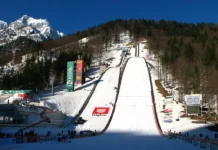 Na zdjęciu jest kompleks dwóch skoczni narciarskich. Mistrzostwa Świata Juniorów w skokach narciarskich.