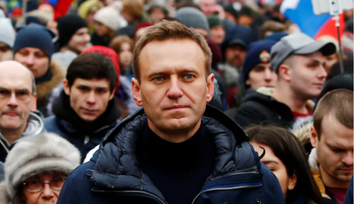 Tajemnicze okoliczności przewozu ciała Aleksieja Nawalnego. Mediazona odkryła nagranie tego tajemniczego przejazdu, które miało miejsce kilka minut prze północą.