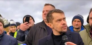 Minister Kołodziejczak rozmawia z rolnikami