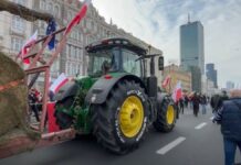 Czy to jedyny traktor na ulicach Warszawy. Protest rolników w Warszawie trwa