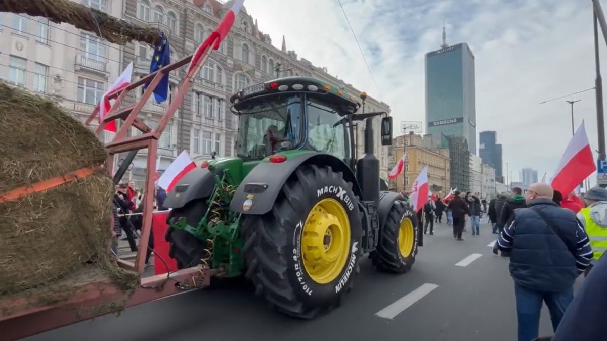 Protest rolników w Warszawie trwa