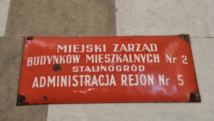Katowice zniknęły z mapy Polski, pojawił się Stalinogród i nowe tablice informacyjne