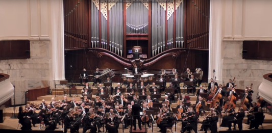 "Ostatnie Pokolenie" znów w akcji! Na zdjęciu Filharmonia Narodowa w Warszawie