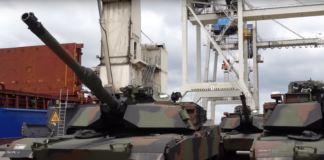 Abramsy dotarły do Warszawy. Na zdjęciu czołgi Abrams w szczecińskim porcie. 2023r