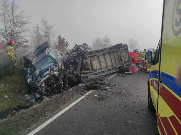 Tragiczny wypadek na DK20: Kierowca Fiata zginął na miejscu Fot. PSP Bytów