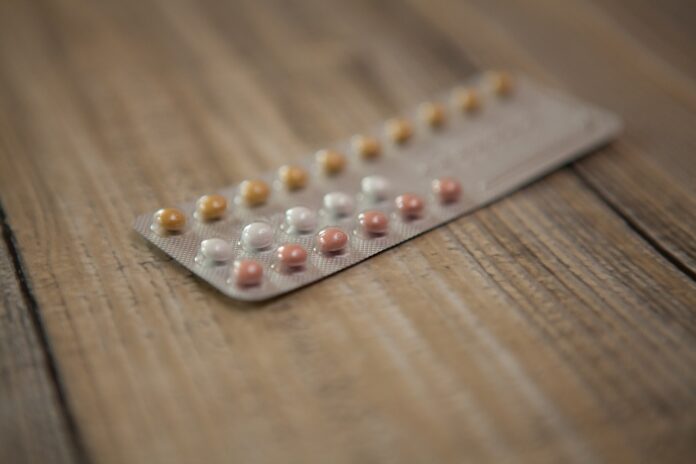 farmaceuci o pigułce dzień po, blister tabletek antykoncepcyjnych
