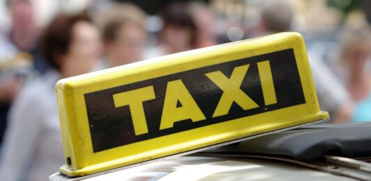 protest taksówkarzy w Warszawie, znak Taxi