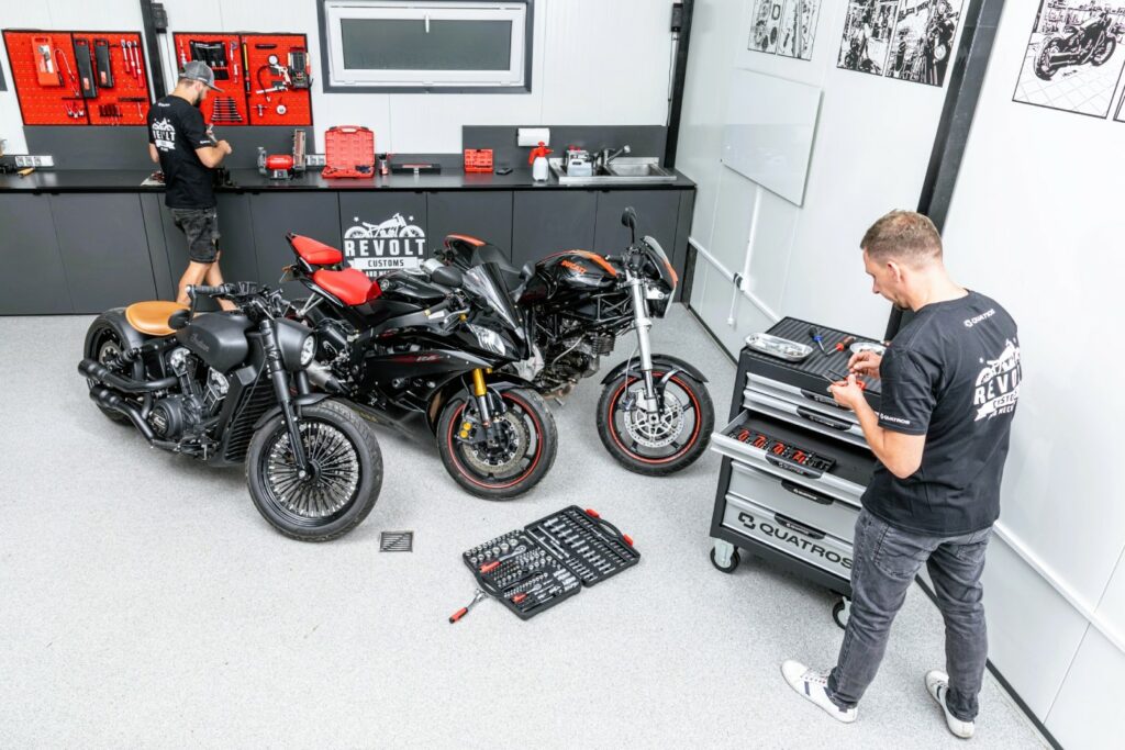 sprzęt do wyposażenia warsztatu - Używane Części Samochodowe Wracają do Łask