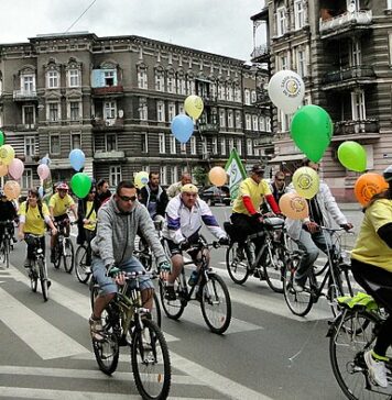 Utrudnienia komunikacyjne w stolicy. Na 26 i 27 kwietnia rowerzyści oraz motocykliści przejadą ulicami Warszawy
