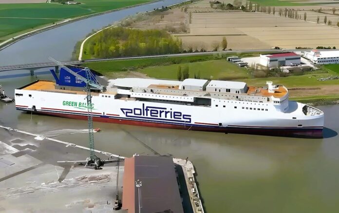 Nowy prom PŻB Polferries ms Varsovia napędzany jest LNG. To jeden z pierwszych promów na Bałtyku z ekologicznym napędem.