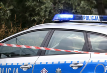 tragedia w Sztokholmie, radiowóz i taśma policyjna na miejscu zbrodni