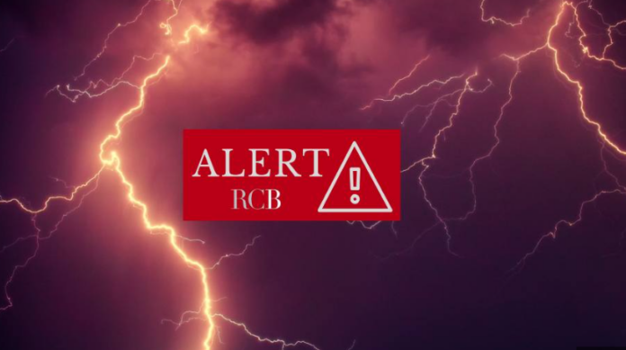 rewolucja w alercie RCB, pioruny i logo RCB na czerwonym tle