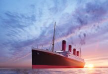 zegarek najbogatszego pasażera Titanica, Titanic na oceanie podczas zachodu słońca