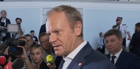 Donald Tusk z dziennikarzami w Sejmie