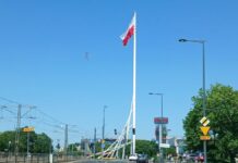 Dzień Flagi Rzeczypospolitej Polskiej - 2 maja. Rondo Zgrupowania AK Radosław Warszawa. foto Ewa