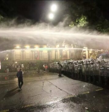 Gruzja: Ogień w Tbilisi, starcia z policją!