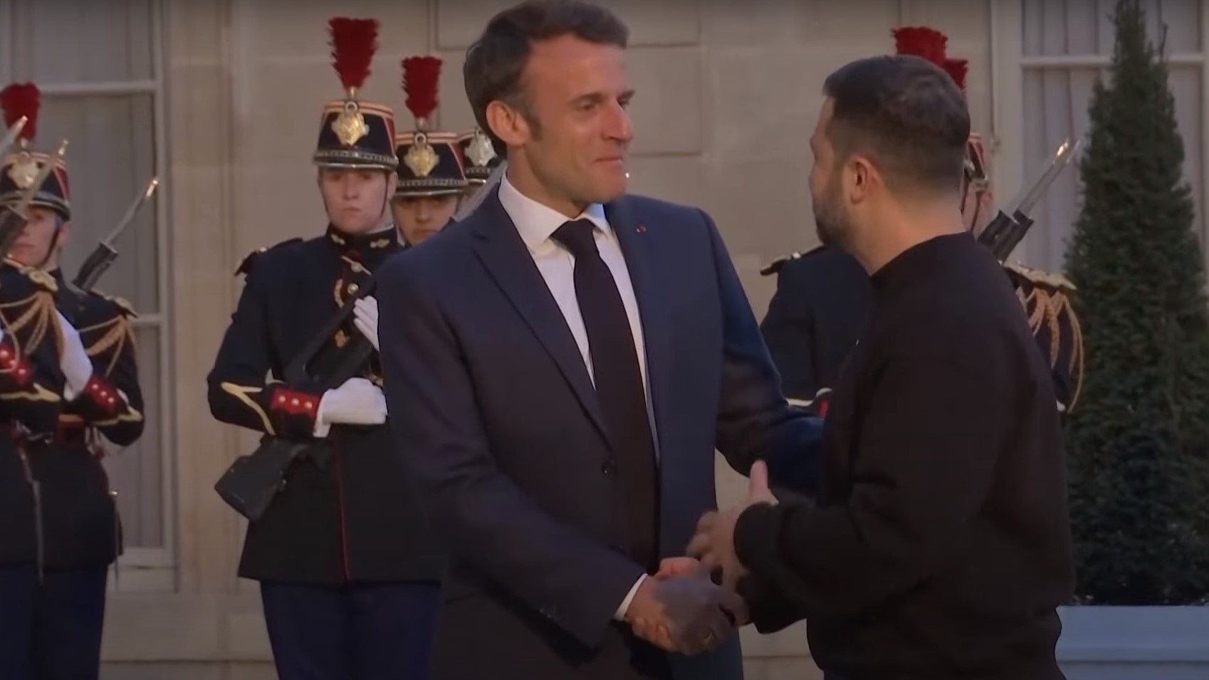 Macron hipokryta: Konferencja w Paryżu, a gaz płynie z Rosji, wzrost importu 2x