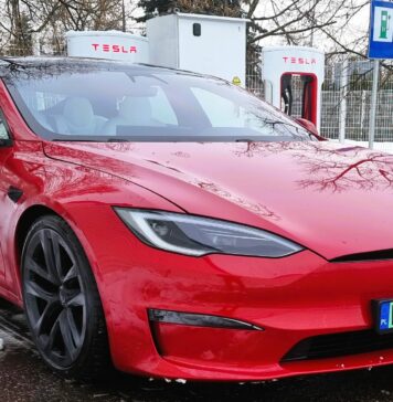 Tesla ładowarki superchargers