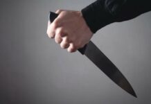 Prokuratura wypuściła na wolność niedoszłego mordercę Prokuratura wypuściła na wolność niedoszłego mordercę. Nóż w ręku podczas Marsz Milczenia