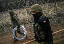 Premier Donald Tusk odwołuje prokuratora Tomasza Janeczka w związku z zatrzymaniem żołnierzy.