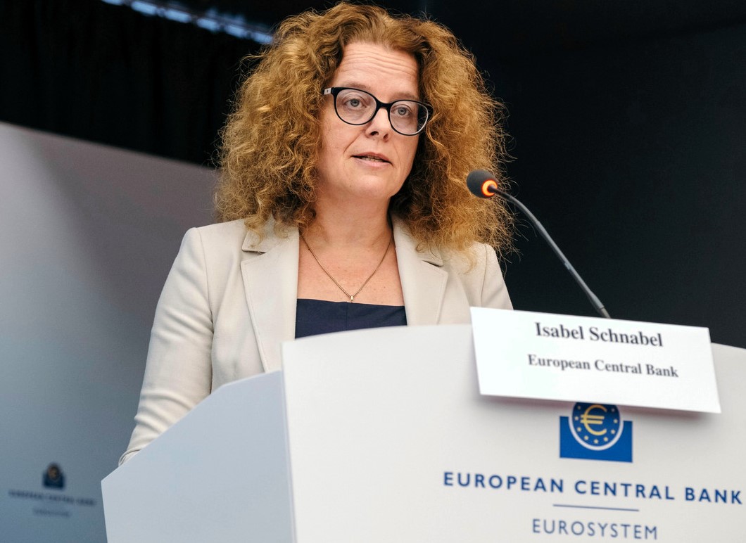 Isabel Schnabel z EBC Krytykuje Kamalę Harris – jest bezbarwna