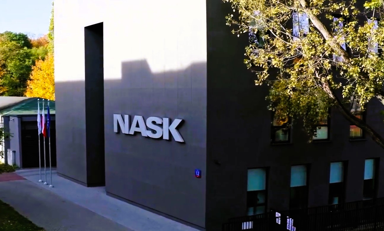 Piętrzą się kłopoty PiS: Raporty NASK i festiwal oskarżeń