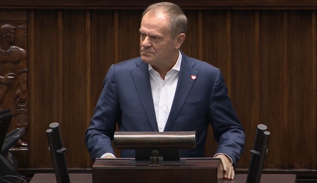 “To nie jest orędzie, to obelga! Donald Tusk obnaża hipokryzję Prezydenta Dudy w dramatycznym wystąpieniu!
