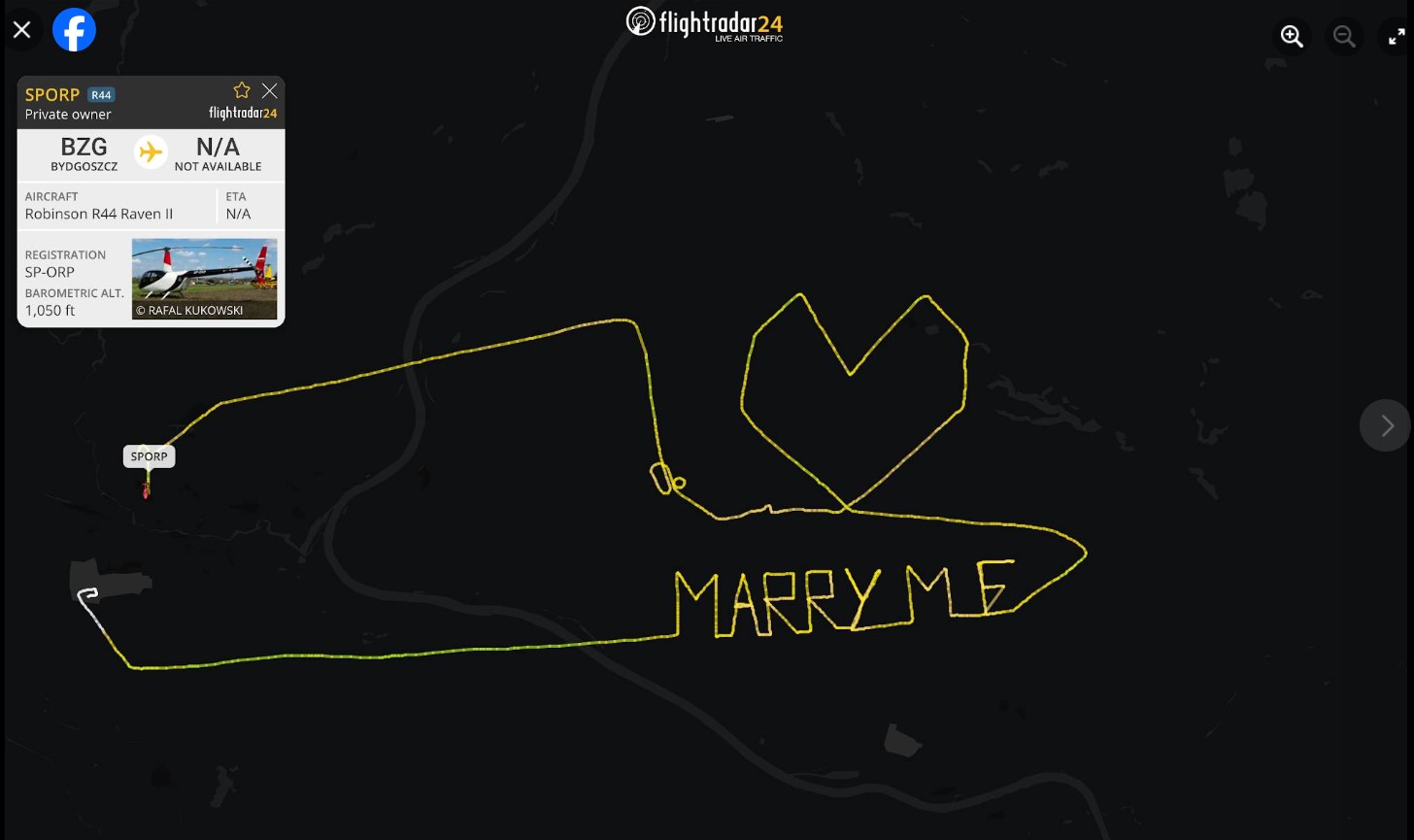 “Marry Me” na niebie nad Bydgoszczą! Tajemnicze oświadczyny zachwyciły internautów.
