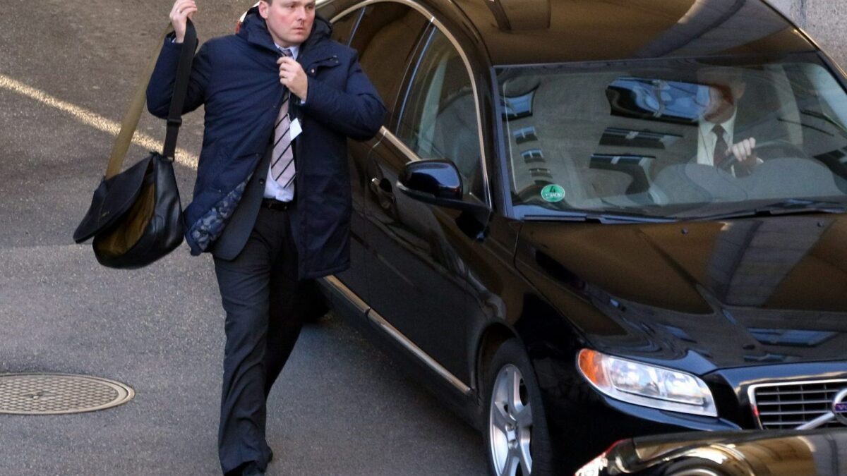 Piotr Pogonowski przed komisją ds. Pegasusa: Zamieszanie, interwencja policji i wykluczenia z obrad.